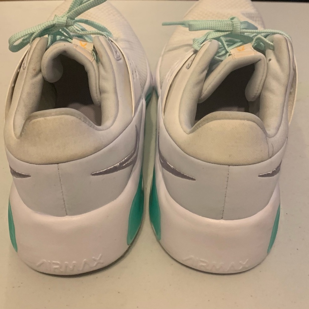 Nike - Picture 3 of 4